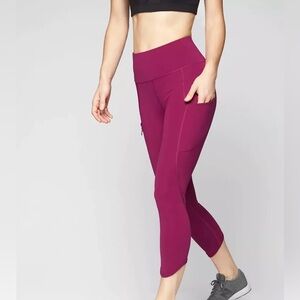 Athleta All In Capri Cropped Legging Exotic Fuchsia Size Medium